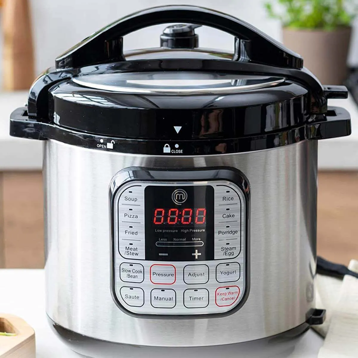 10 IN 1 MULTICOOKER