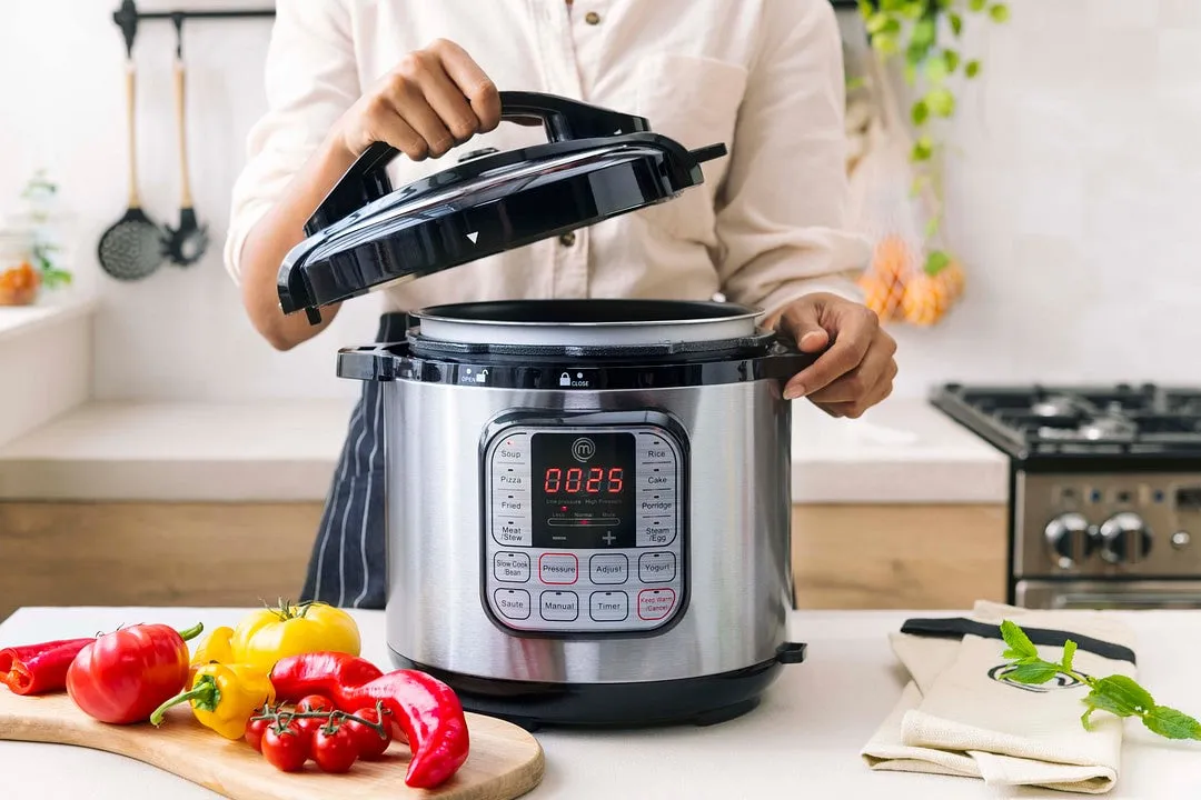 10 IN 1 MULTICOOKER