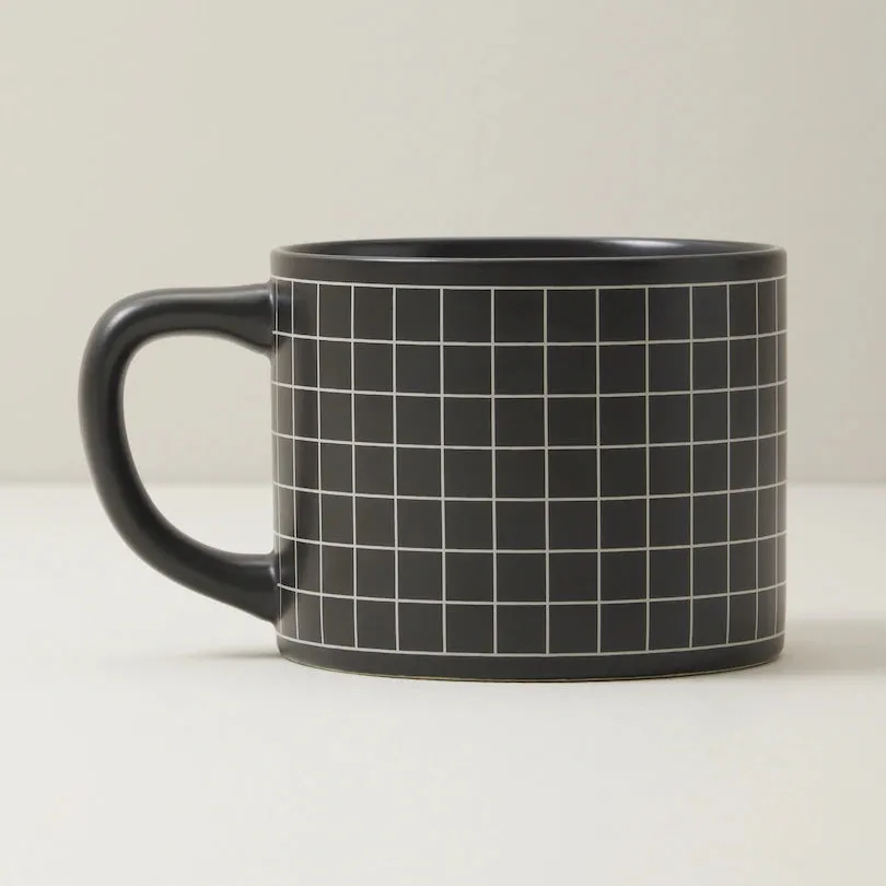 BLACK GRID MUG