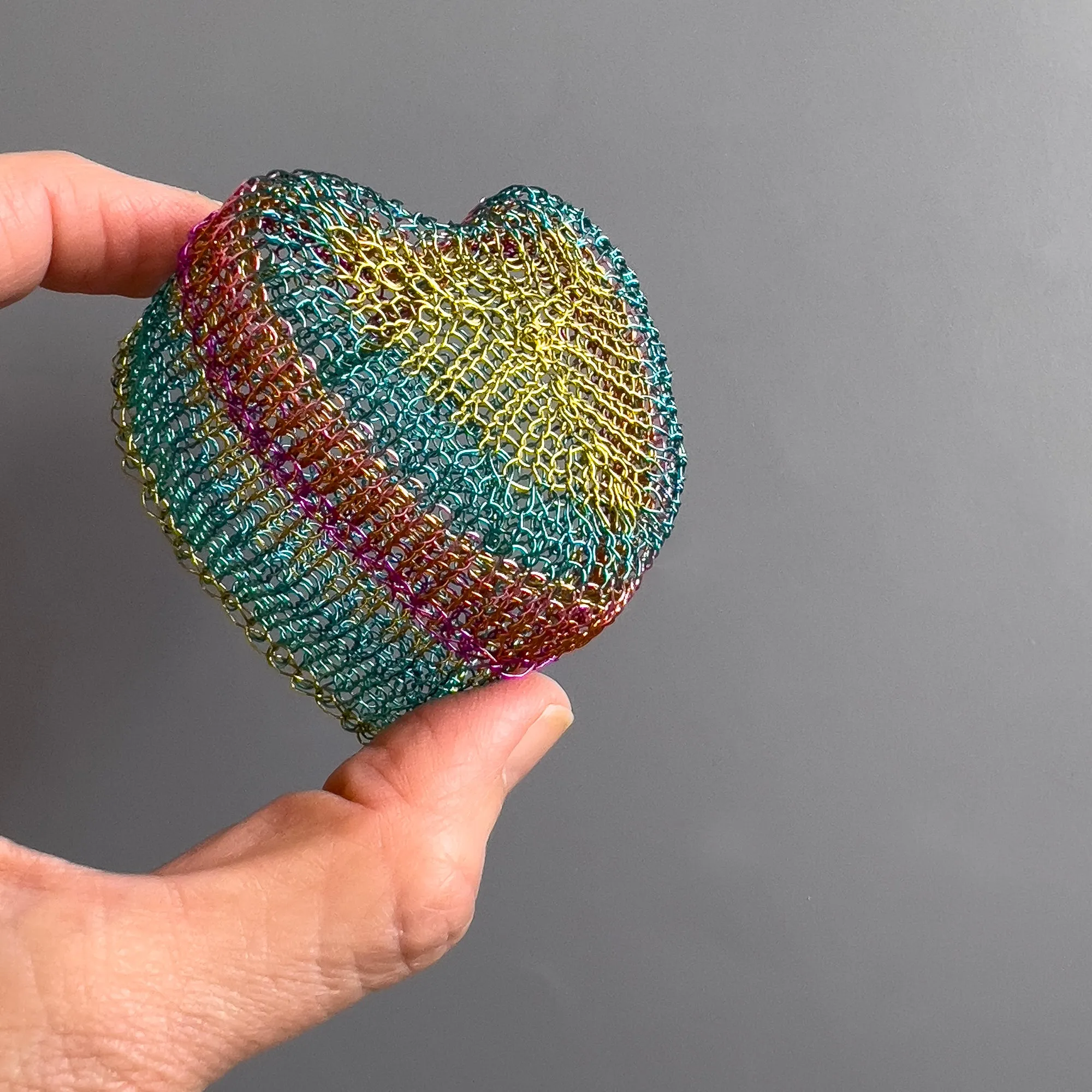 Heart shaped box with a lid - Partial Wire Crochet pattern