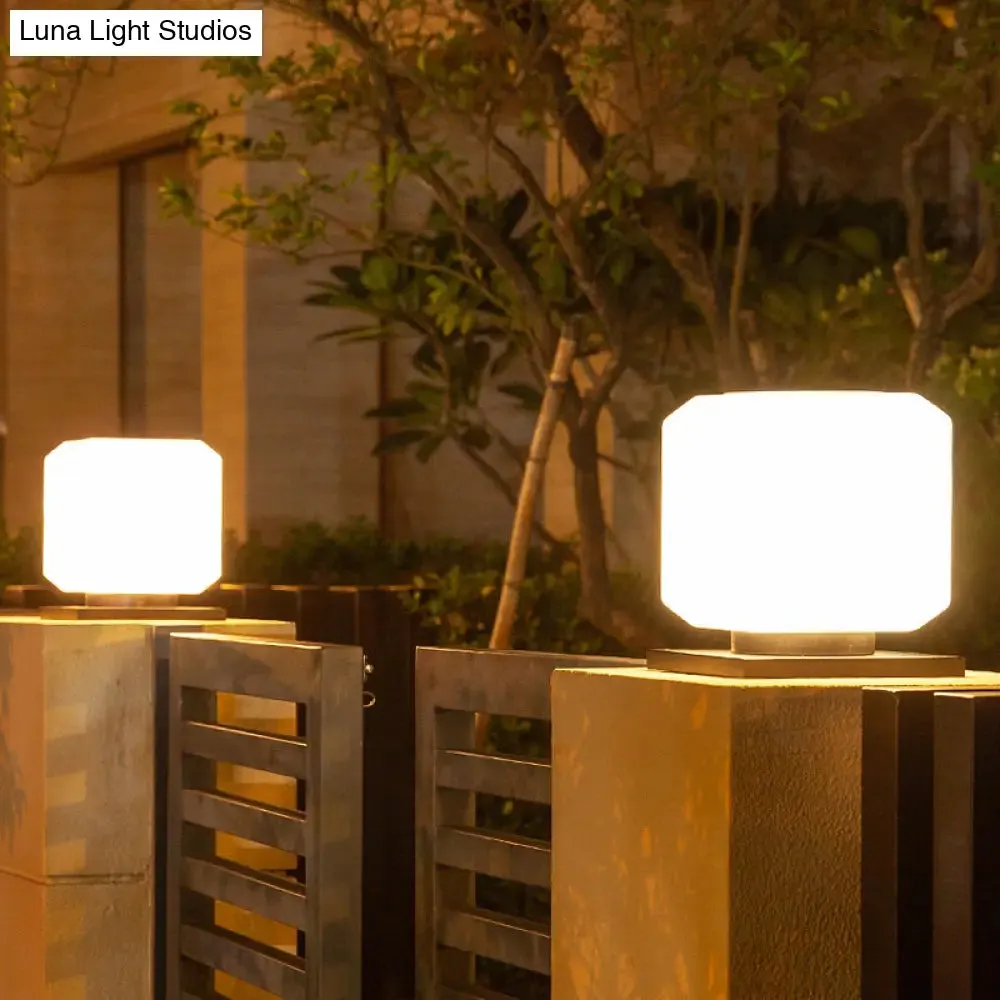 Nordic White Solar LED Street Light: Acrylic Cube Design for Yard